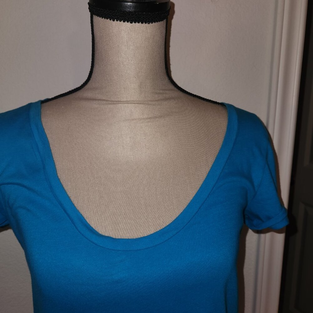 Women's Hollister Crewneck Short Sleeve Tshirt Sz S Turquiose - Picture 2 of 7